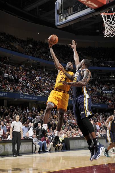 LeBron James, Cavaliers, in shoot contro gli Utah Jazz in casa al Quicken Loans Arena di Cleveland (Getty Images)